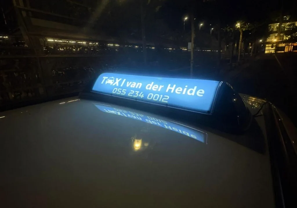 Daklicht van Taxi van der Heide Apeldoorn